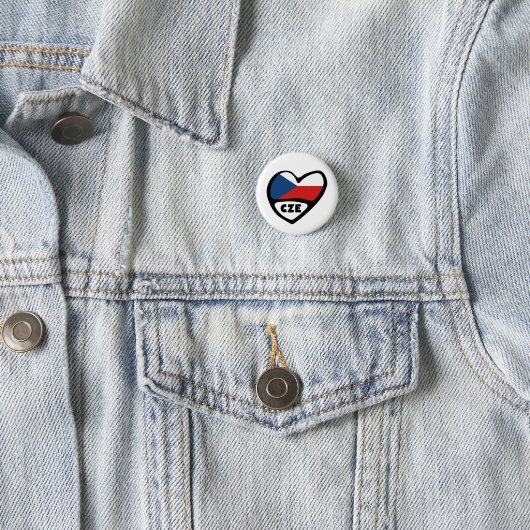Czech Republic Country Code Flag Heart Pin Badge (En situation)