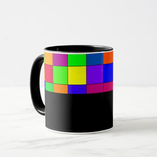 D01 - Tasse mit buntem Schachbrettmuster (Devant gauche)