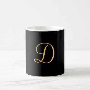 D, gouden monogram op elegante zwarte koffie mok