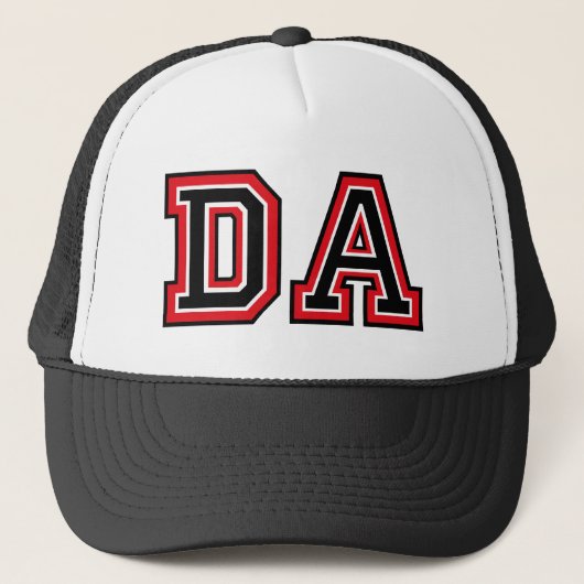 "DA"-monogram Trucker Pet (Voorkant)