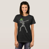 Dabbing Skeleton Wearing Green Hat St Patrick's D T-shirt (Voorkant volledig)