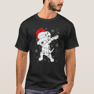 Dabende Dalmatische hond draagt Kerstmanhoed Verli T-shirt
