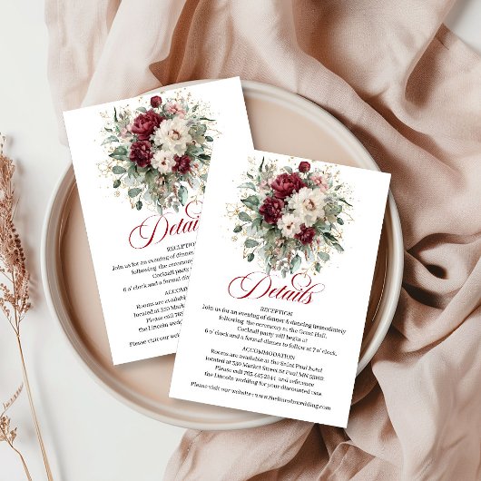 D'accompagnement Carte aux détails dorés avec fleurs de eucalyptus