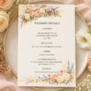 D'accompagnement Carte de détails de mariage de luxe dans une prair