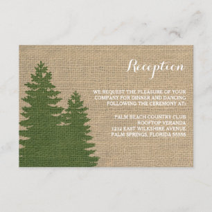 D'accompagnement Carte de réception d'hiver aux arbres de pin en to