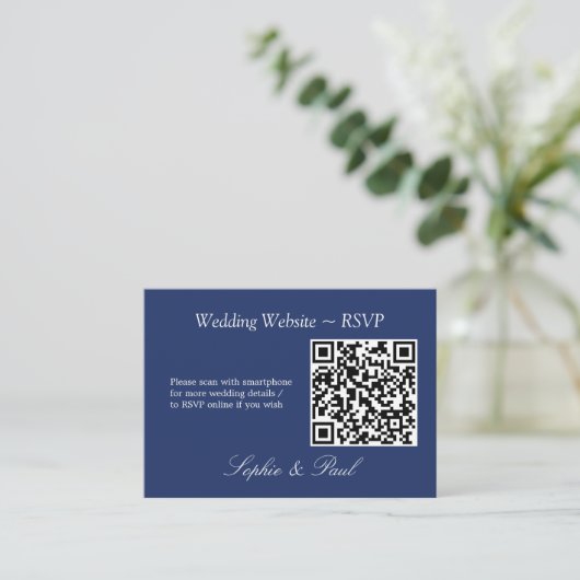 D'accompagnement Elegant Navy Blue QR Code Site Web Carte RSVP (Debout devant)