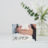 D'accompagnement Enveloppé dans Love Bride & Groom carte RSVP (Debout devant)