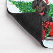Dachshund Dog in kerstcadeauwagen Muismat (Hoek)