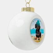 Dachshund Dog op strand Keramische Bal Ornament (Links)