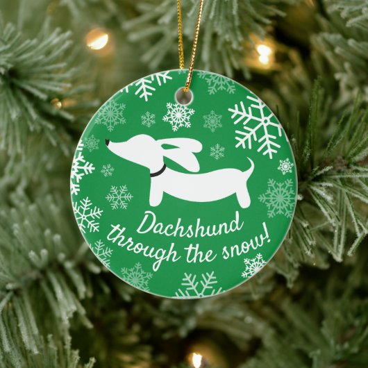 Dachshund door het Ornament van de sneeuwkerstboom (Boom)