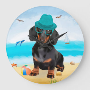Dachshund-hond op het strand grote klok