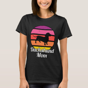 Dachshund mama I Retro Wiener Dog mama T-shirt