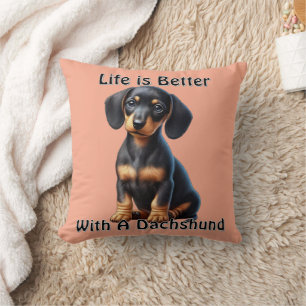 Dachshund Puppy Zit en Kijkt met Onschuldige Kussen