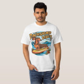 Dachshund Riding Surfboard Surfen T-shirt (Voorkant volledig)