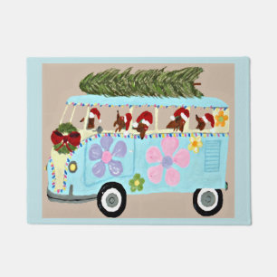 Dachshunds in hun Kerstmis Hippie Busje Deurmat