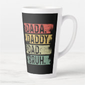 Dada. Pap. Papa. kwetsen Latte Mok (Rechts)