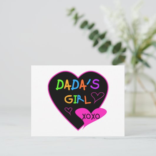 Dada's Girl T-Shirt, Mok, Button, Magnet, Meer Briefkaart (Staand voorkant)