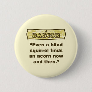 Dadism - Zelfs een dode eekhoorn vindt een eikel Ronde Button 5,7 Cm