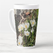 Daffodiles et Crocus Latte Mug (Angle gauche)