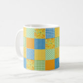 Daffodils Coffee Mok: Country Style Faux-Patchwork Koffiemok (Voorkant links)