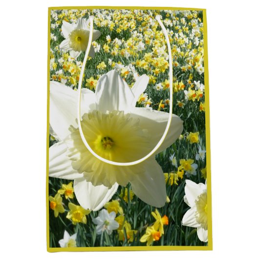 Daffodils Spring Flowers Field Gift Bag Medium Cadeauzakje (Voorkant)
