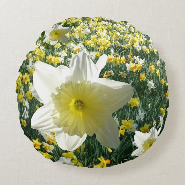 Daffodils Spring Flowers Field Round Pillow Rond Kussen (Voorkant)