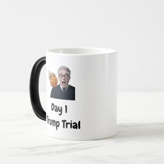 Dag 1 Trump Trial Magische Mok (Voorkant links)