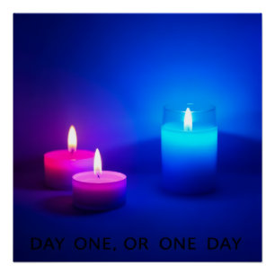 Dag één of één dag, paarse en blauwe kaarsen perfect poster