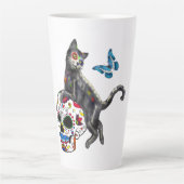Dag van de dode kattensuikerschedel en vlinder latte mok (Voorkant)