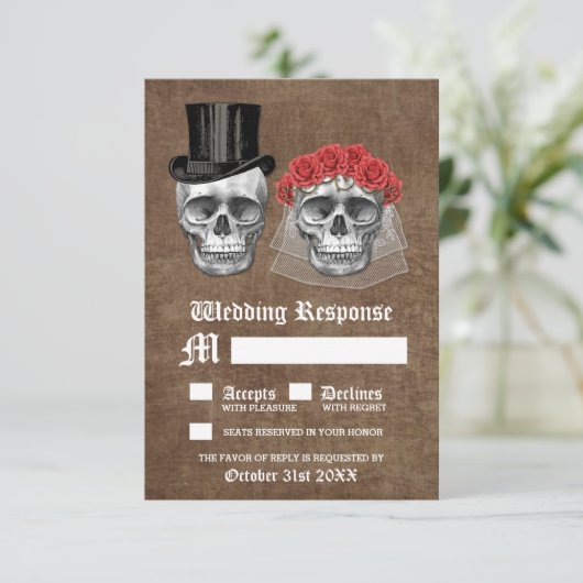 Dag van de dode schedel paar bruiloft RSVP Kaarten (Staand voorkant)