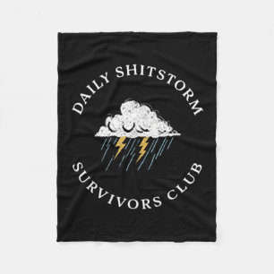 Dagelijkse shitstorm overleversclub Funny Sarcasti Fleece Deken