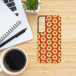 Dahlia jaune motif floral sur rouge<br><div class="desc">Protégez votre téléphone Samsung Galaxy S22 avec ce boîtier de téléphone branché qui présente l'image d'une petite fleur jaune Dahlia sur un arrière - plan rouge et brillant et imprimé dans un motif extensible. Un design floral et amusant ! Sélectionnez votre style de téléphone. REMARQUE : Vous devrez peut-être modifier...</div>