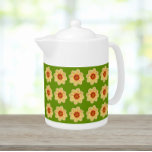 Dahlia jaune motif floral sur vert<br><div class="desc">Théière en céramique blanche avec couvercle qui présente l'image d'une fleur Dahlia jaune sur un arrière - plan vert citron et imprimé dans un motif extensible. Un design floral et amusant !</div>