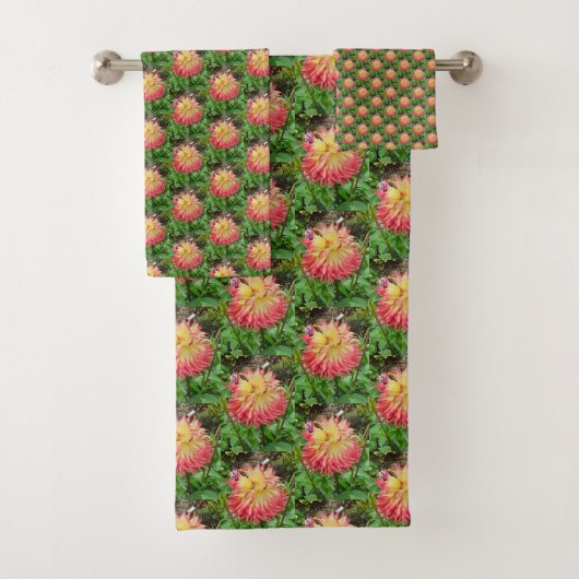 Dahlia rose et jaune (En situation)