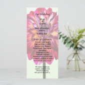 Dahlia Rouge Tinté Avec Programme De Mariage Jaune (Debout devant)