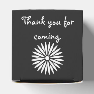 Daisies en Vlinders in Zwarte Favor Box Bedankdoosjes