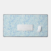 Daisies in white and blue on sea glass (Clavier et souris)