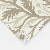 Daisies in white and brown on off white fleece deken (Hoek)
