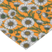 Daisies op sinaasappel tafelkleed (Gekanteld)
