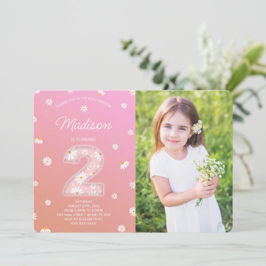 Daisy Birthday Photo Invitation (Debout devant)