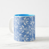  Daisy Damask Etching White op Blue Mok (Voorkant links)