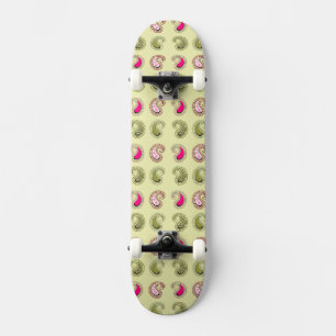 Daisy Floral Pattern Skateboard