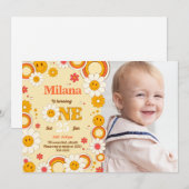 Daisy Flower First Birthday Photo Invitation Kaart (Voorkant / Achterkant)