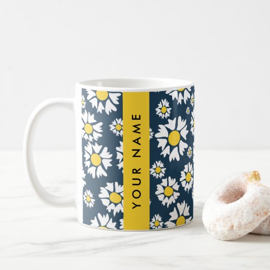 Daisy Pattern, Witte Daisies, Jouw naam Koffiemok (Met donut)