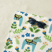 Dala suédoise Chevaux Turquoise Beach Serviette (En situation)