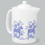 Dala suédoise Horse Indigo Blue and White Teapot<br><div class="desc">Un Dala Horse suédois traditionnel design en bleu et blanc perwinkle. Parfait pour les vacances d'hiver,  ou pour les amateurs de cheval et de poney. Art original de Nic Squirrell.</div>