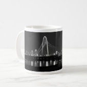 Dallas Bridge View Grayscale Coffee Mug (Devant gauche)
