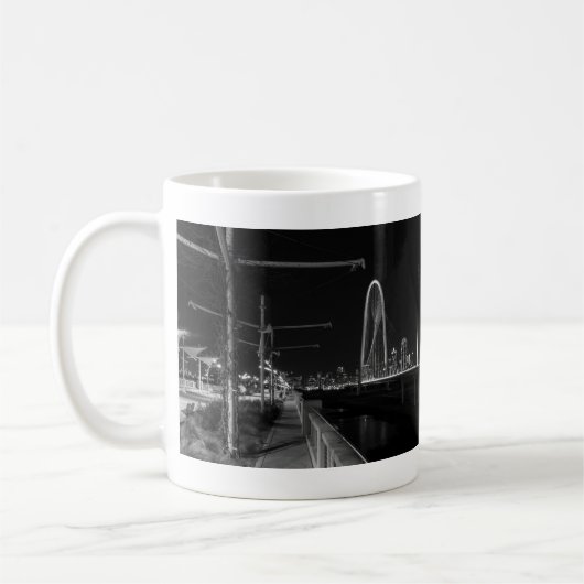 Dallas Evening Walk Grayscale Coffee Mok (Links)