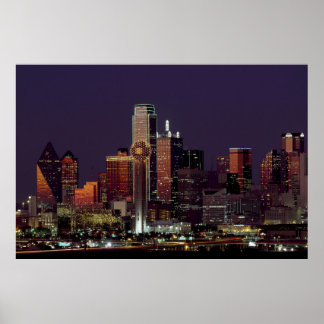 Dallas Skyline bij nacht Poster
