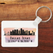 Dallas TX Skyline Latitude en Lengtegraad Sleutelhanger (Voorkant)